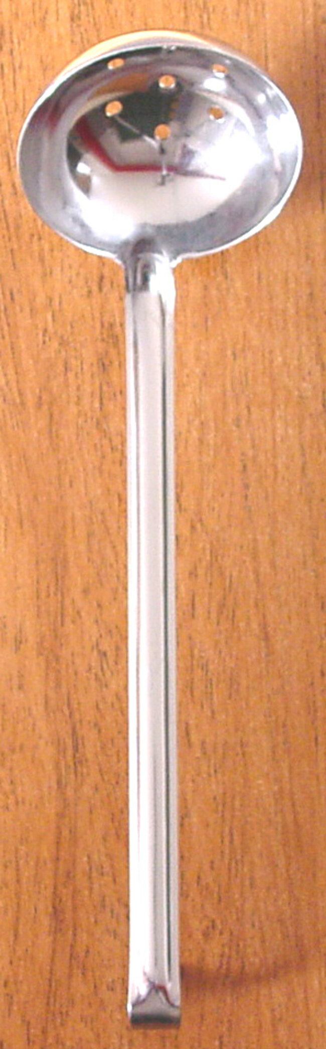 SVANERA MESTOLO FORATO 9CM