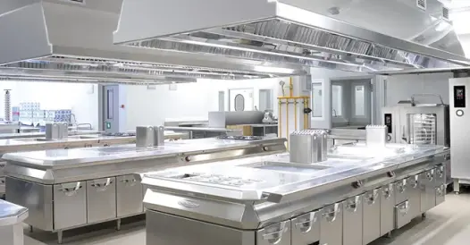 Tecnologia, performance e risparmio: le attrezzature essenziali per la cucina professionale del 2025